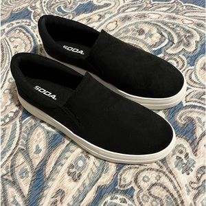 Black Soda brand canvas shoes